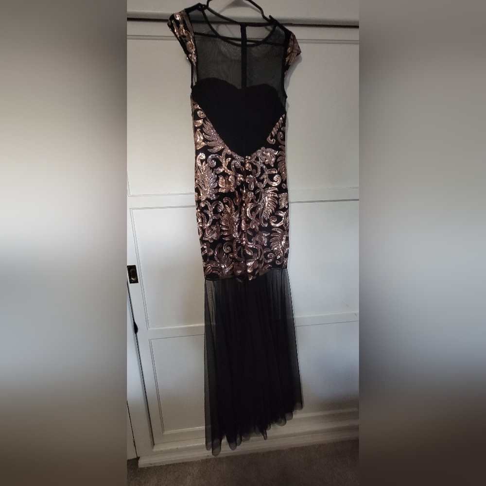 Tawny Elegant Black and Gold Evening Dress Size Medium - Picture 5 of 7